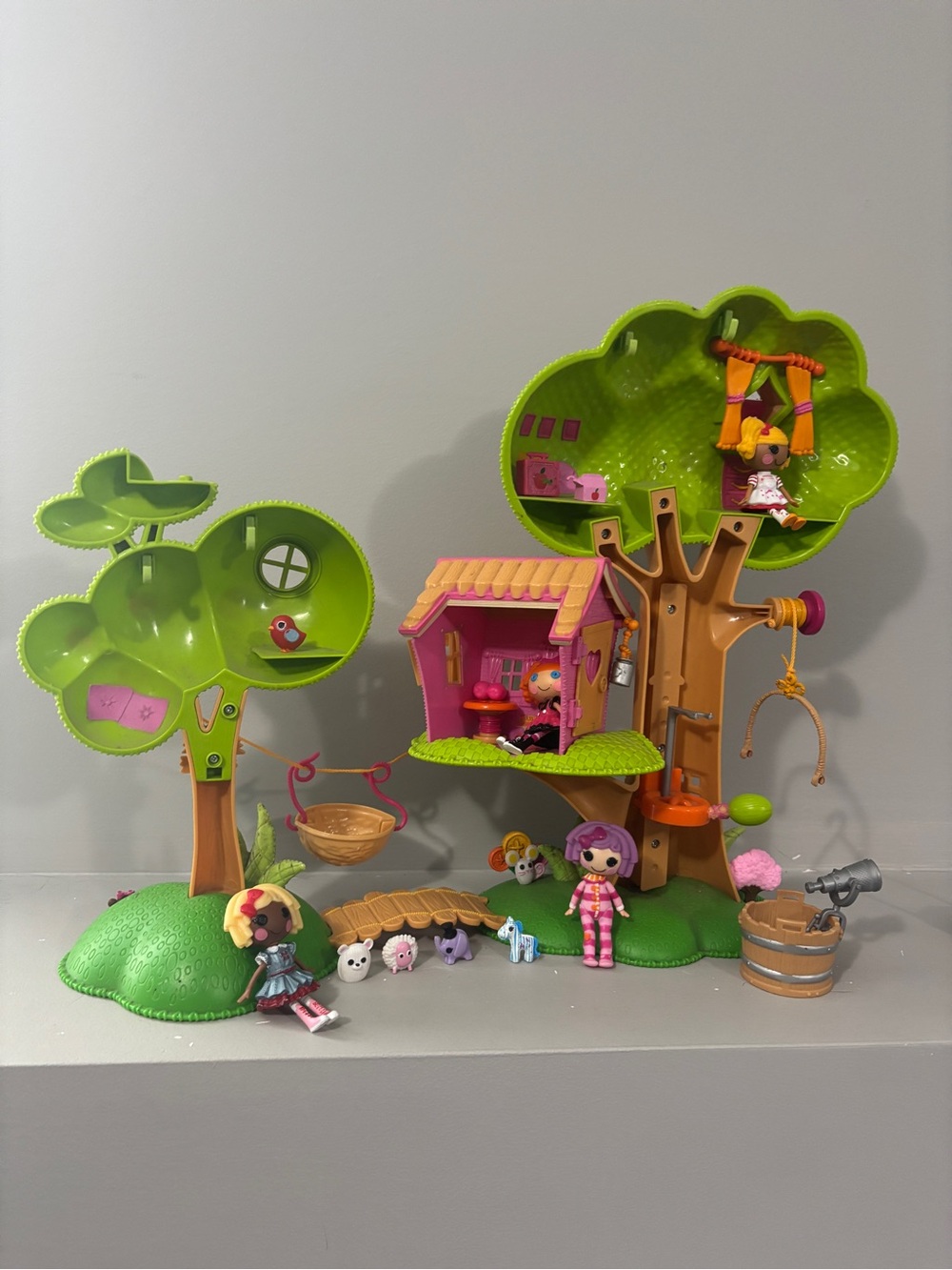 Lalaloopsy treehouse playset with dolls and accessories